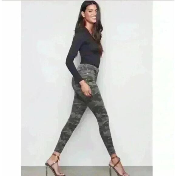 Good American Good Waist Green Camo Women’s Size 2/26 - Picture 1 of 12